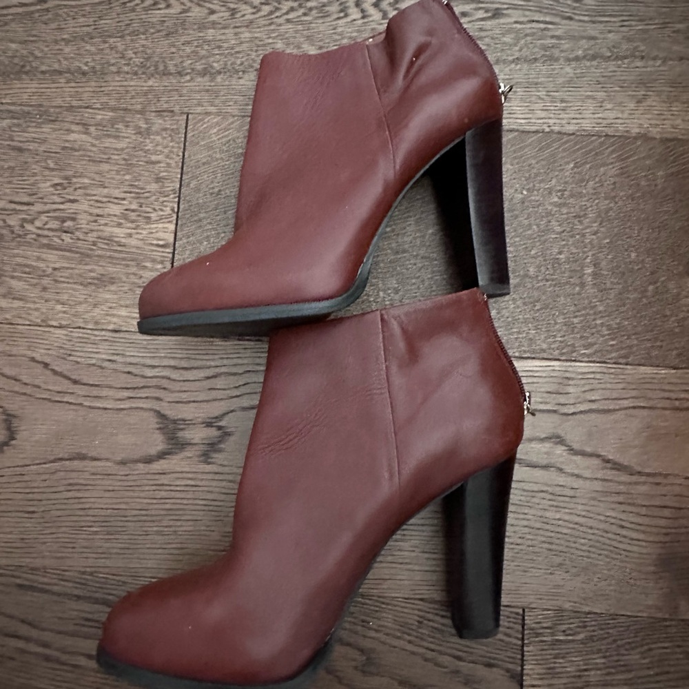 Ladies Leather Ankle Boots